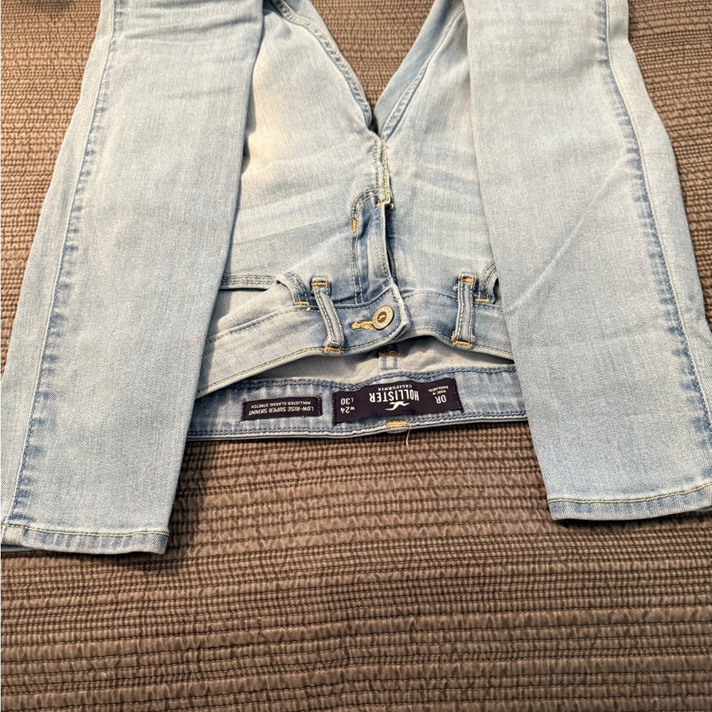 📦 Hollister Skinny Blue Jeans with Faded Distressing - Picture 9 of 11